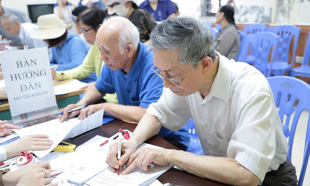 Người sắp nghỉ hưu cuối năm 2025 cần lưu ý gì về lương hưu? - Ảnh 2