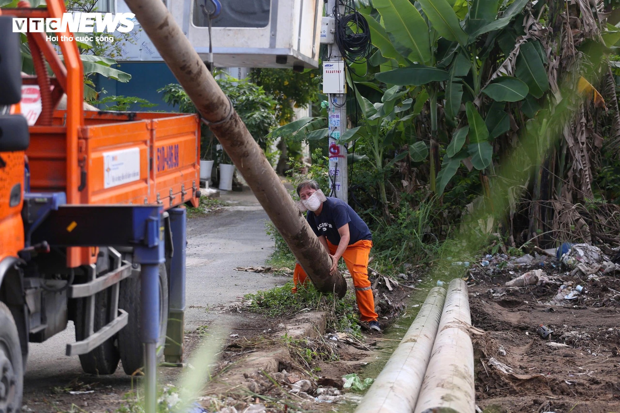 Cận cảnh 'nút thắt' Vành đai 2 TP.HCM trước ngày tái khởi động - Ảnh 4