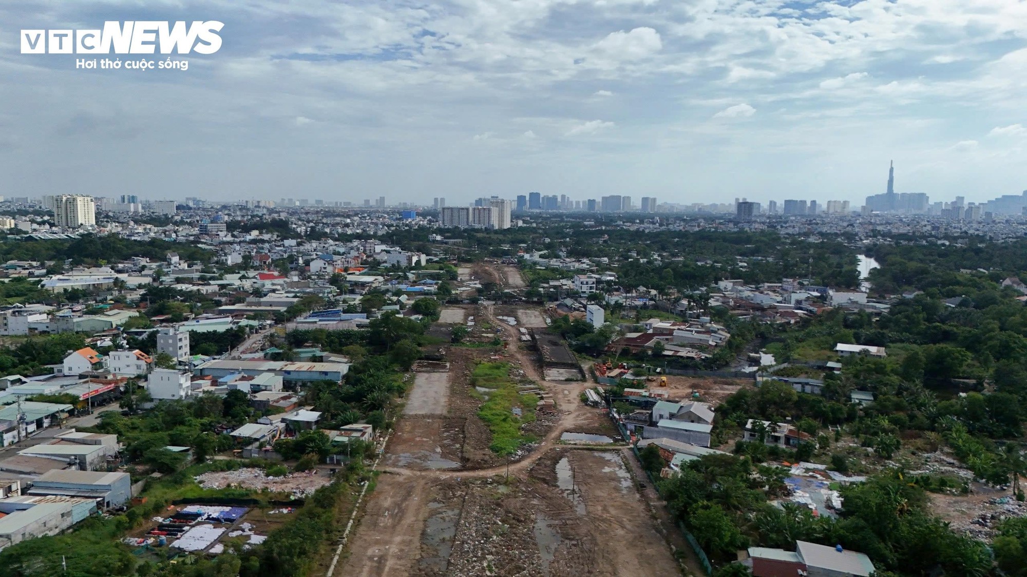 Cận cảnh 'nút thắt' Vành đai 2 TP.HCM trước ngày tái khởi động - Ảnh 10