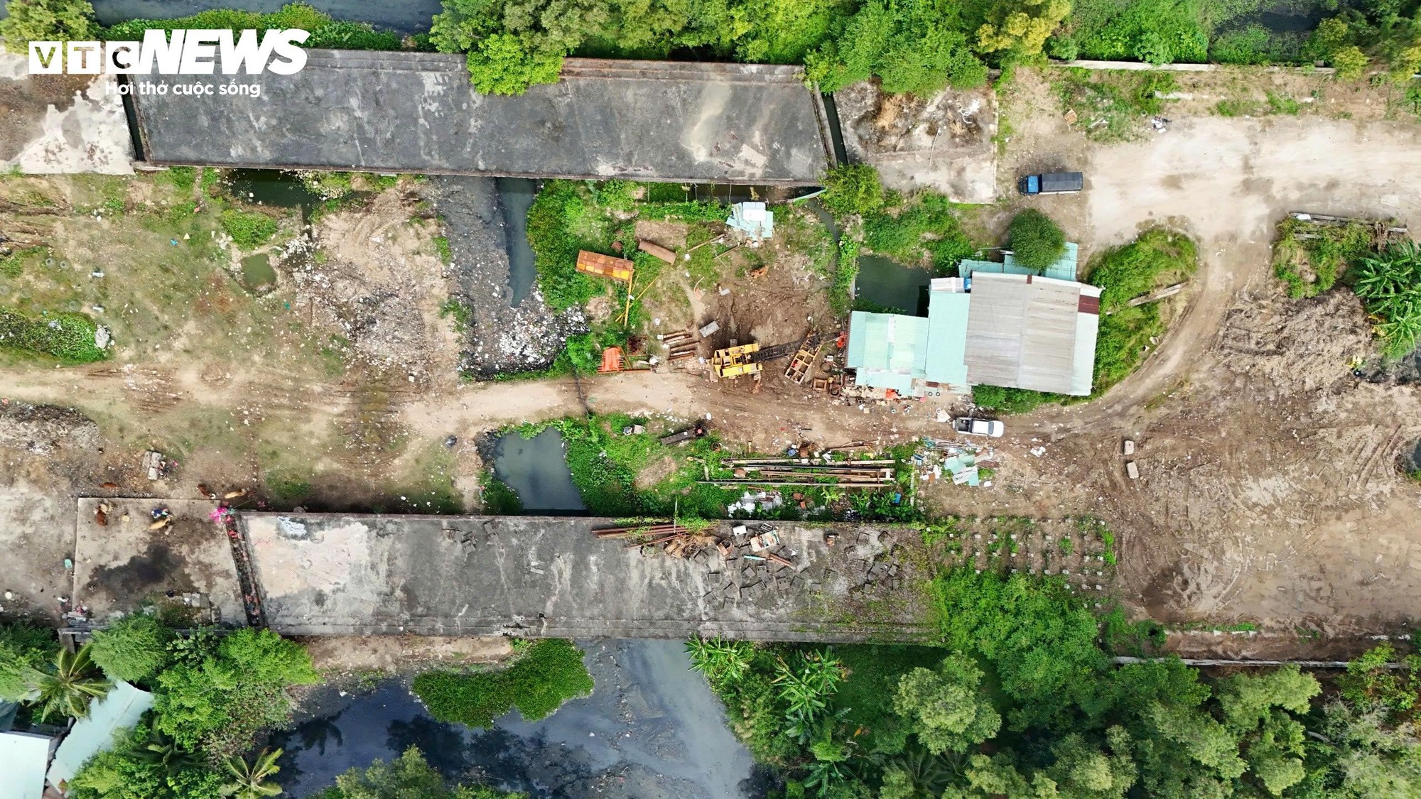 Cận cảnh 'nút thắt' Vành đai 2 TP.HCM trước ngày tái khởi động - Ảnh 6