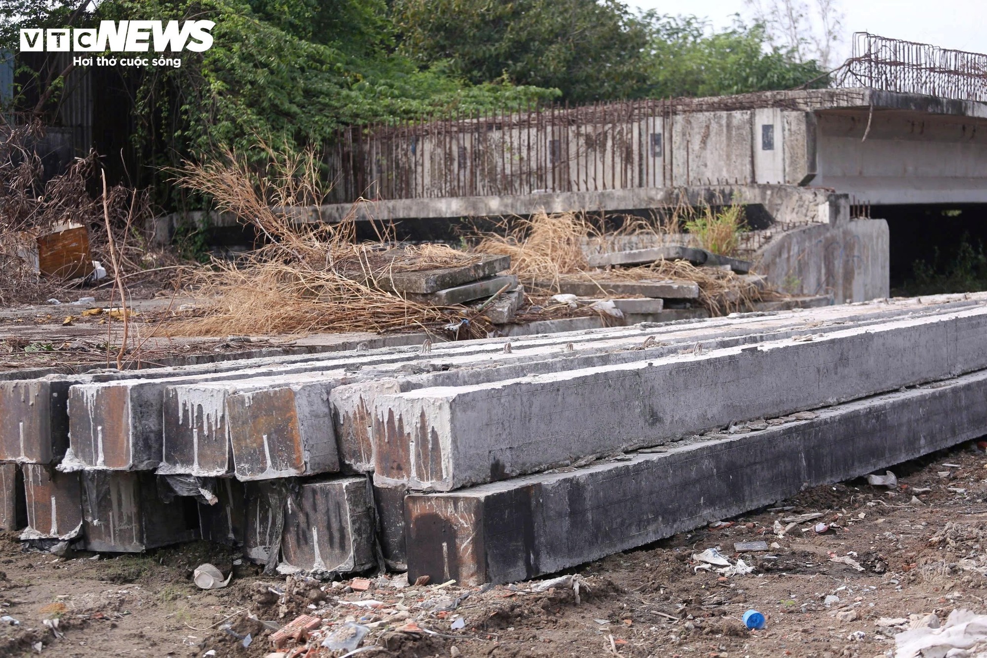 Cận cảnh 'nút thắt' Vành đai 2 TP.HCM trước ngày tái khởi động - Ảnh 5