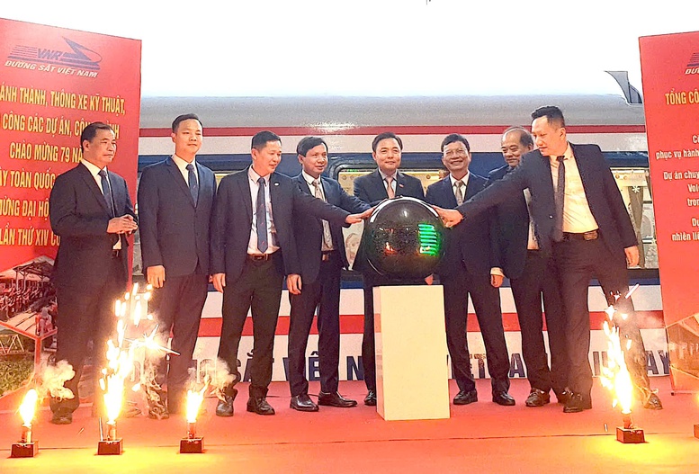 Ra mắt 162 toa xe hiện đại trên tuyến đường sắt Bắc - Nam - Ảnh 1