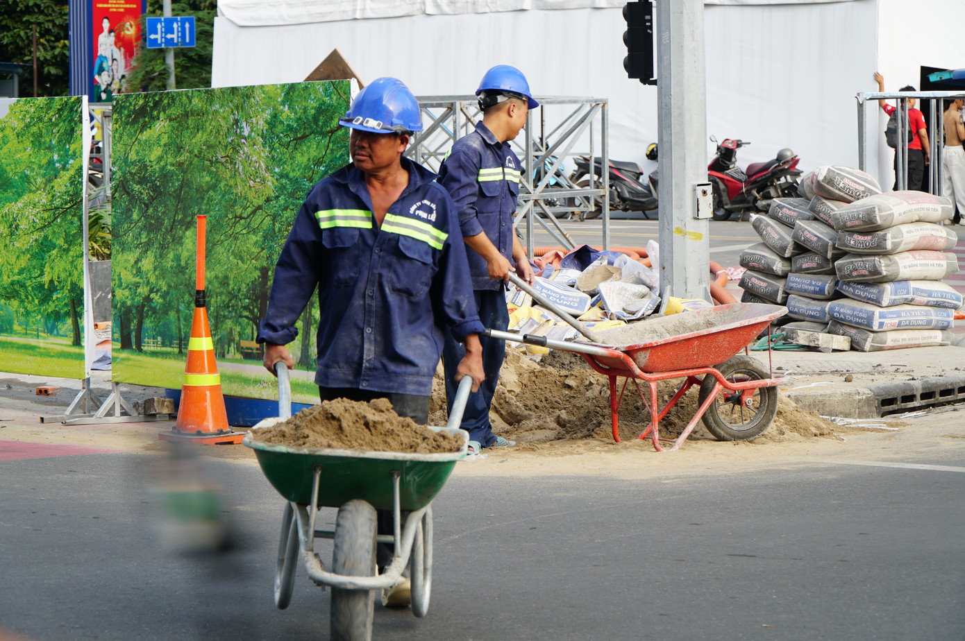 Hơn 400 tỷ đồng 'lột xác' vỉa hè nhiều tuyến đường ở TPHCM - Ảnh 1