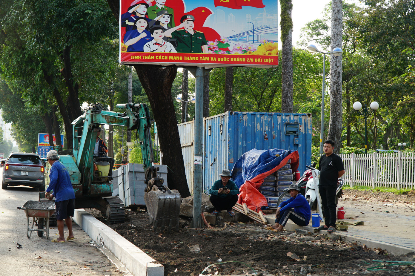 Hơn 400 tỷ đồng 'lột xác' vỉa hè nhiều tuyến đường ở TPHCM - Ảnh 7