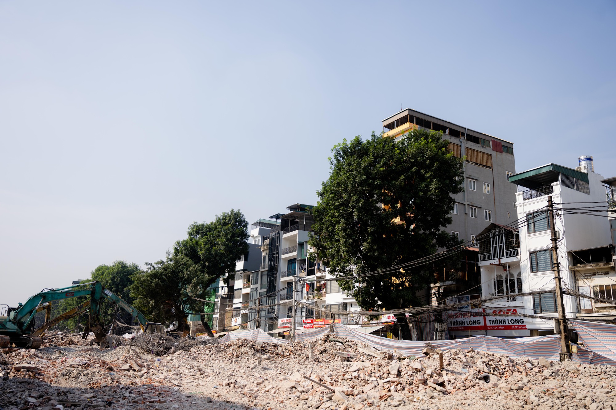 Toàn cảnh hiện trạng đường Đê La Thành sau khi được giải toả để xây đường vành đai 1 - Ảnh 18