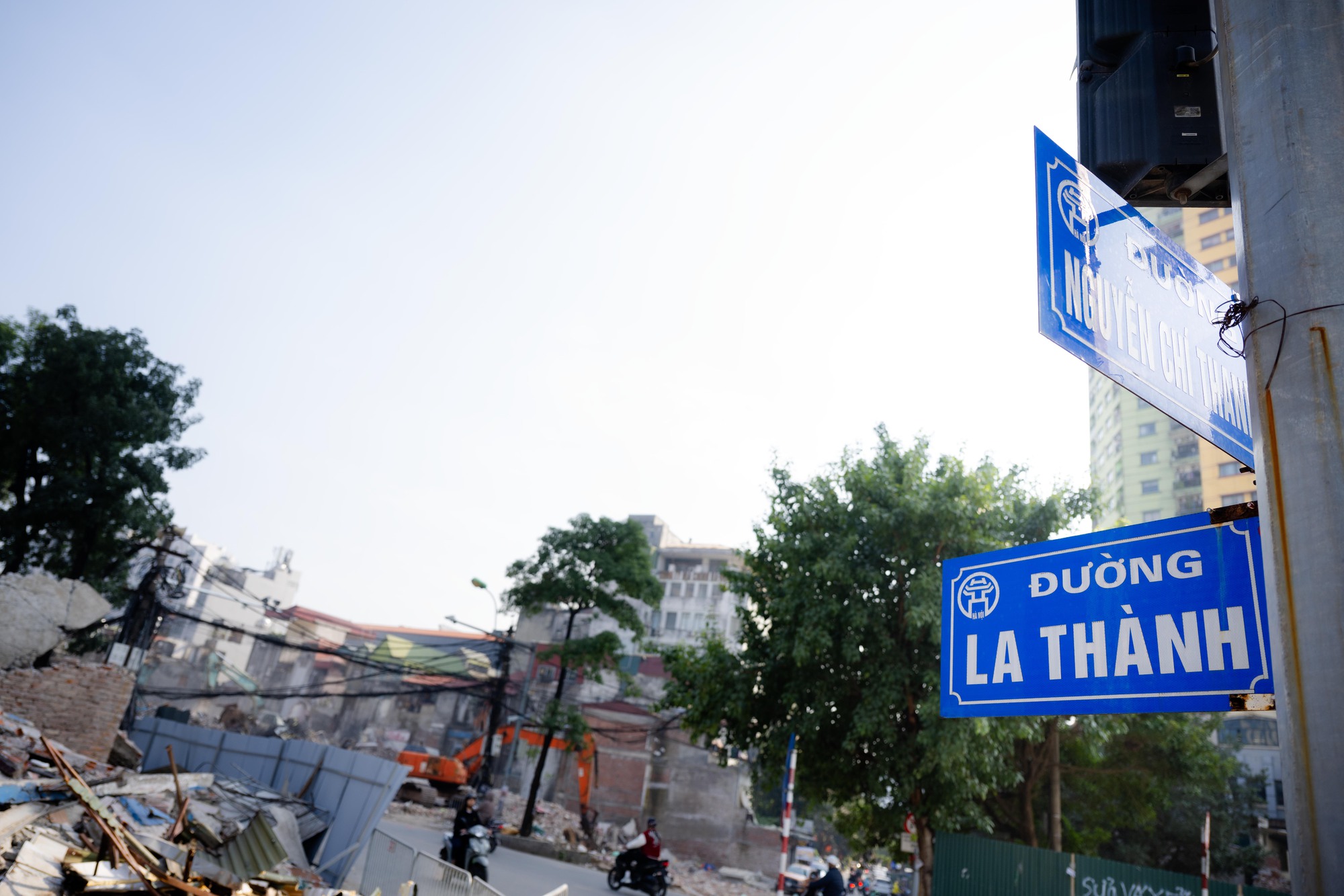 Toàn cảnh hiện trạng đường Đê La Thành sau khi được giải toả để xây đường vành đai 1 - Ảnh 8