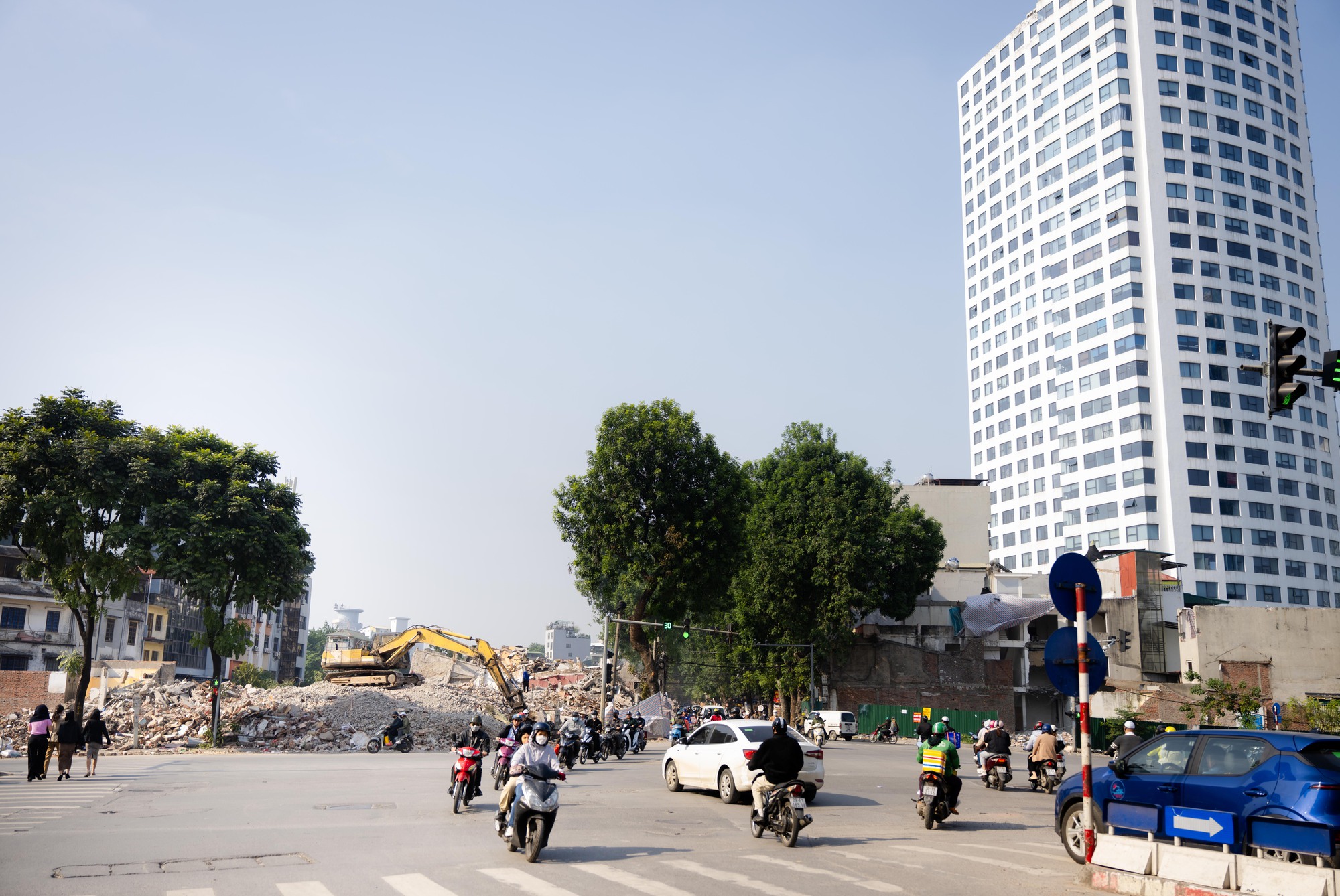 Toàn cảnh hiện trạng đường Đê La Thành sau khi được giải toả để xây đường vành đai 1 - Ảnh 9