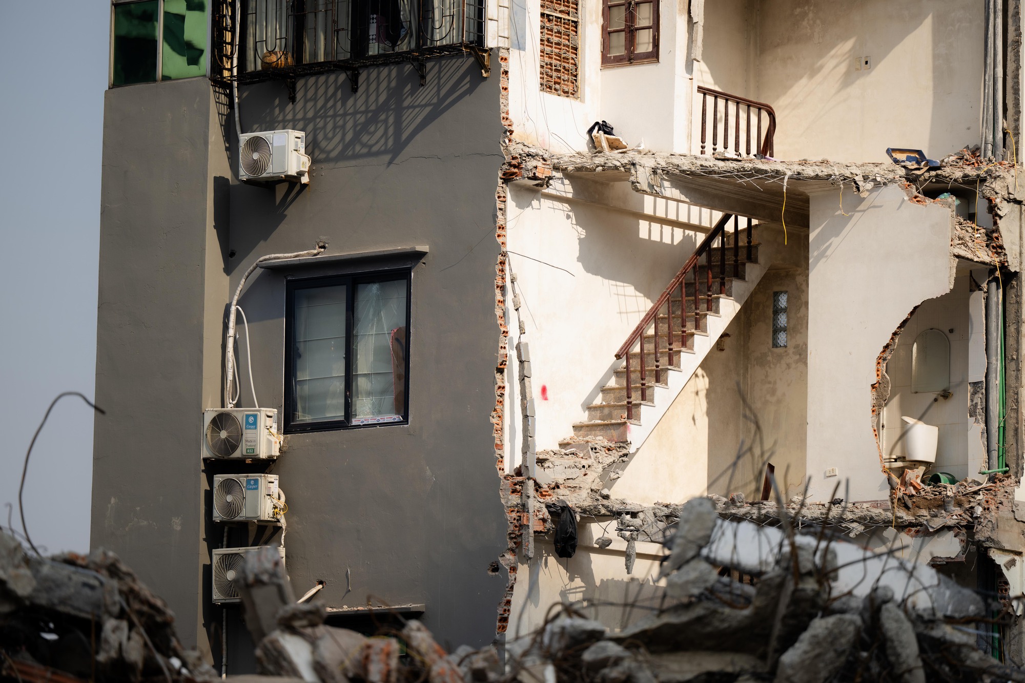 Toàn cảnh hiện trạng đường Đê La Thành sau khi được giải toả để xây đường vành đai 1 - Ảnh 7