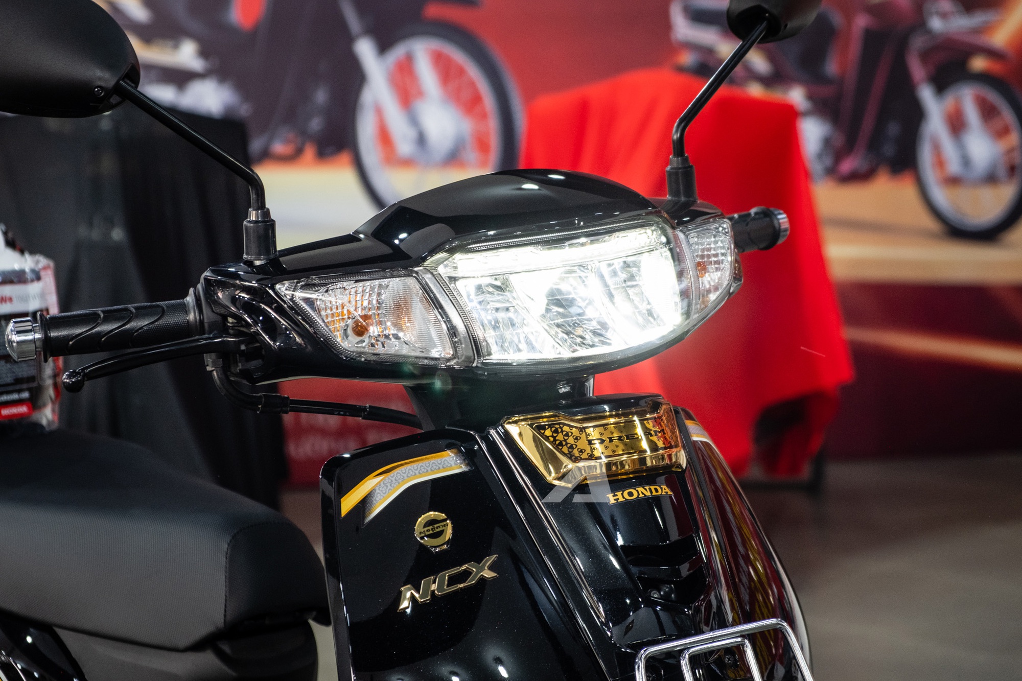 Honda Dream NCX 2026 đầu tiên về Việt Nam: Giá hơn 100 triệu đồng, ngang 2 chiếc SH - Ảnh 8