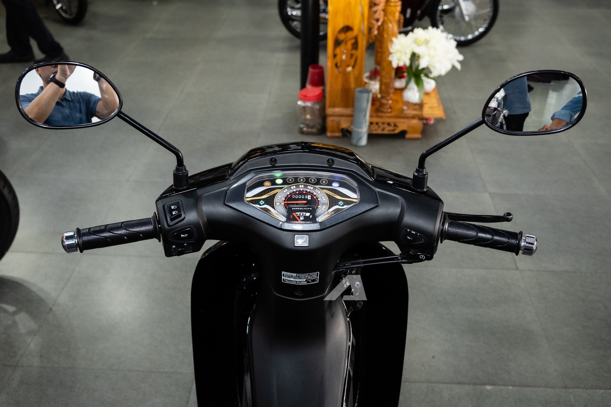 Honda Dream NCX 2026 đầu tiên về Việt Nam: Giá hơn 100 triệu đồng, ngang 2 chiếc SH - Ảnh 4