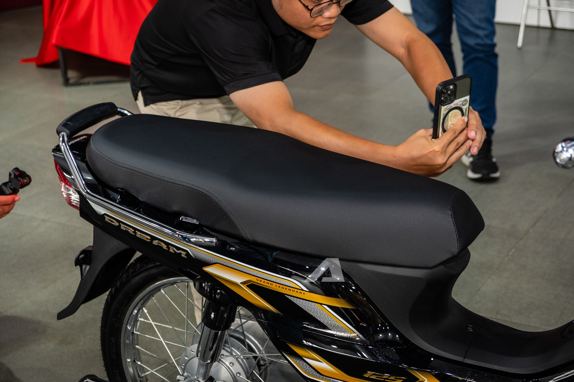 Honda Dream NCX 2026 đầu tiên về Việt Nam: Giá hơn 100 triệu đồng, ngang 2 chiếc SH - Ảnh 15