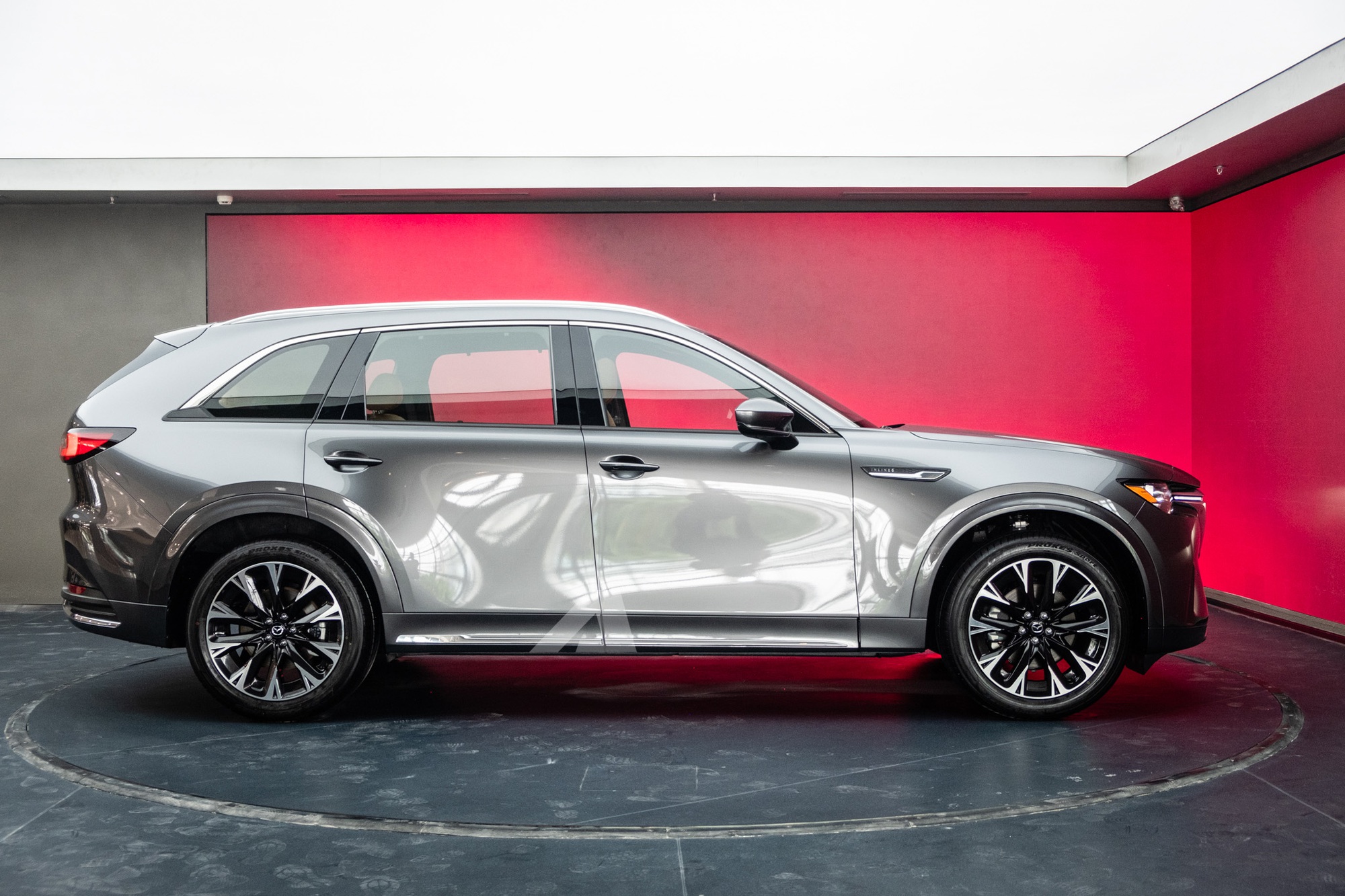 Mazda CX-90 chốt ra mắt Việt Nam tháng 4/2026: 2 tùy chọn động cơ, có bản PHEV đi 42km không cần xăng, mâm 21 inch, đối đầu VW Teramont - Ảnh 6