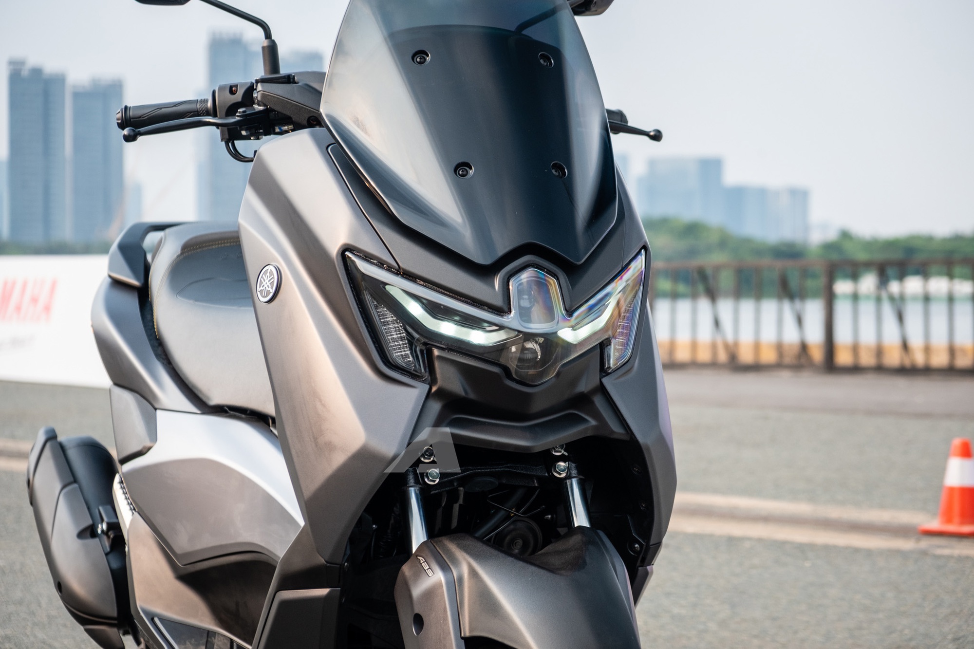 Yamaha NMAX 2025 ra mắt Việt Nam: Giá từ 69 triệu đồng, hộp số điện tử 2 chế độ, có thể thế chỗ PCX - Ảnh 9