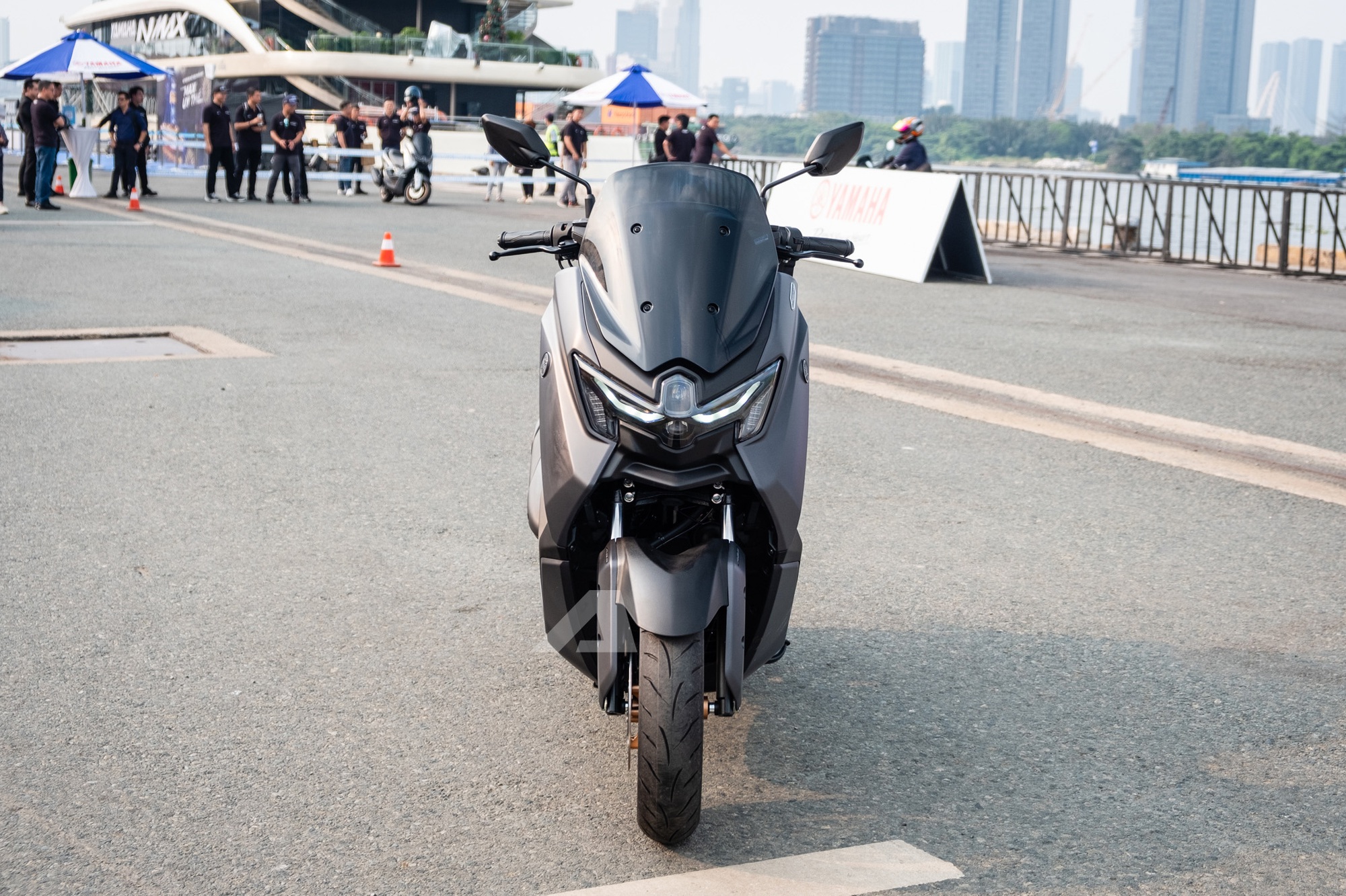 Yamaha NMAX 2025 ra mắt Việt Nam: Giá từ 69 triệu đồng, hộp số điện tử 2 chế độ, có thể thế chỗ PCX - Ảnh 7