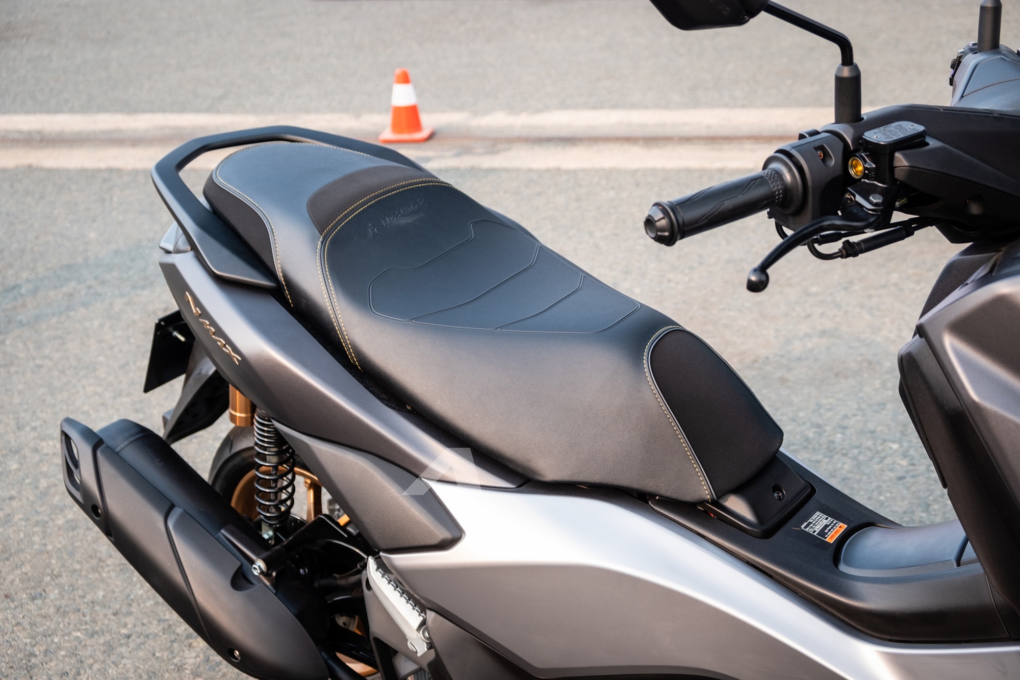 Yamaha NMAX 2025 ra mắt Việt Nam: Giá từ 69 triệu đồng, hộp số điện tử 2 chế độ, có thể thế chỗ PCX - Ảnh 3