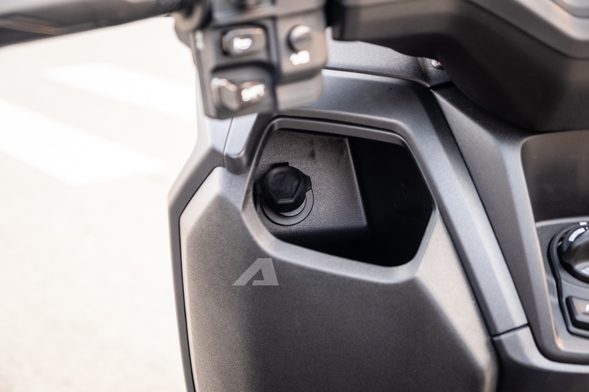 Yamaha NMAX 2025 ra mắt Việt Nam: Giá từ 69 triệu đồng, hộp số điện tử 2 chế độ, có thể thế chỗ PCX - Ảnh 15