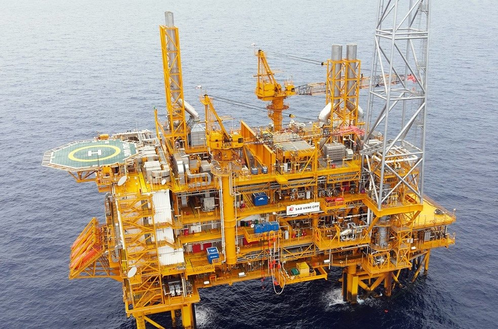 Công trình 3.000 tỷ cần hơn 13.000 tấn thép, huy động gần 1.000 kỹ sư và công nhân giữa biển khơi Việt Nam: Ai đứng sau? - Ảnh 2