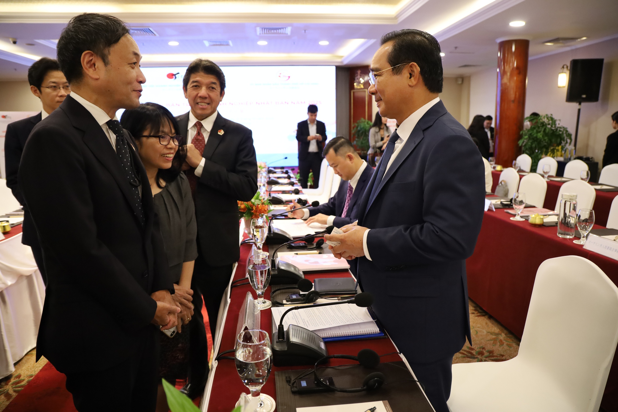 Sở Xây dựng TP HCM: Thành phố chưa có kế hoạch bắt buộc chuyển đổi xe xăng sang xe điện! - Ảnh 1