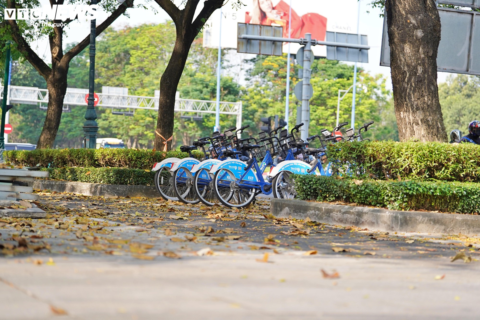 Cận cảnh đường dành riêng cho xe đạp đầu tiên ở TP.HCM trước ngày về đích - Ảnh 9