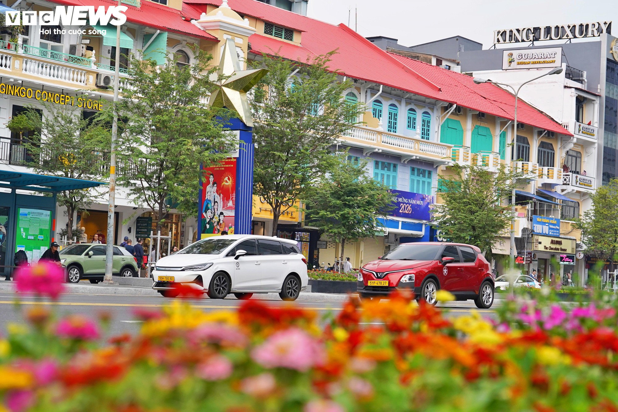 Ngắm loạt nhà cổ trung tâm TP.HCM 'khoác áo mới' - Ảnh 5