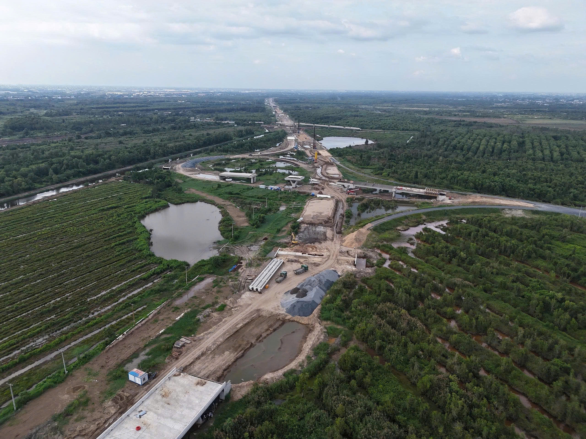 Ráo riết giải ngân vốn đầu tư công: Thuận lợi và thách thức - Ảnh 1