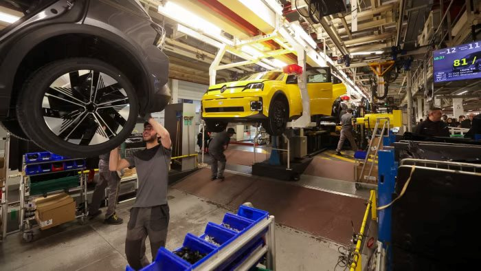 CEO Ford thốt lên: 'Chúng tôi đang trong cuộc chiến sinh tử', đưa ra quyết định lịch sử nhằm cạnh tranh với đối thủ Trung Quốc - Ảnh 1