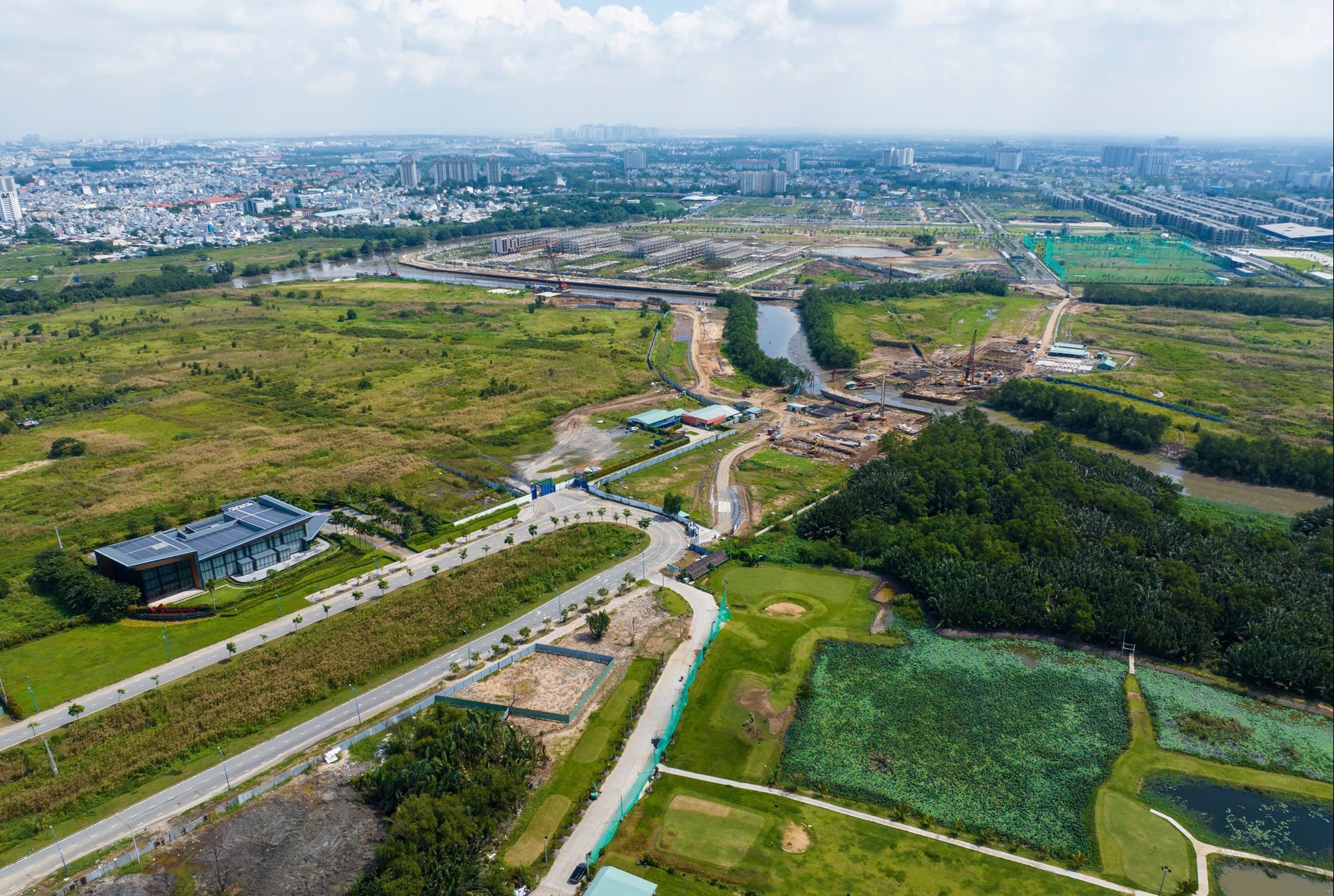 Sun Group đề xuất rót 145.000 tỷ đồng vào siêu dự án treo 30 năm tại TPHCM, sở hữu sân vận động 75.000 chỗ - Ảnh 1