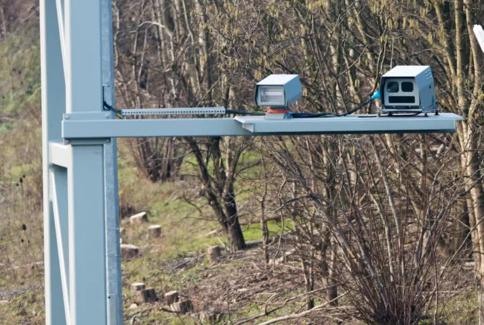 Lộ lỗi nghiêm trọng suốt 4 năm: Hàng nghìn tài xế tại đây bị camera giao thông phạt oan vì vi phạm tốc độ, Chính phủ phải bồi thường - Ảnh 1
