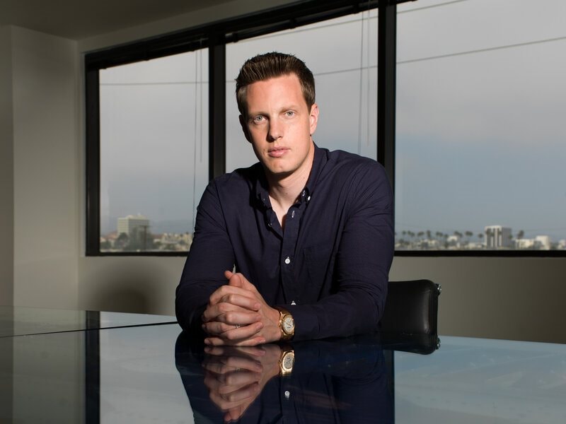 Người con trai ‘khác biệt’ của nhà sáng lập Oracle: Mỗi tuần chỉ có 5 USD tiền tiêu vặt, từ chối nối nghiệp cha để đi làm phim, đấu với Netflix nhằm mua lại Warner Bros - Ảnh 1