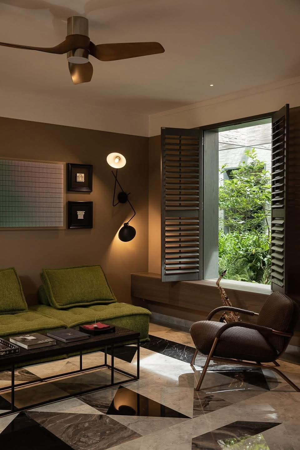 Ngôi nhà rộng 400m2 với tông ngọc trai và vani - Ảnh 8