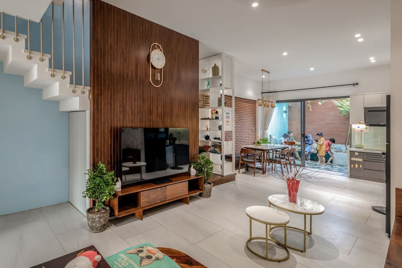 Nhà phố 4 tầng dành khoảng trống cho hoạt động vui chơi của trẻ em - Ảnh 4