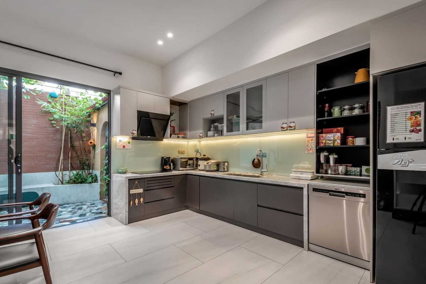 Nhà phố 4 tầng dành khoảng trống cho hoạt động vui chơi của trẻ em - Ảnh 6