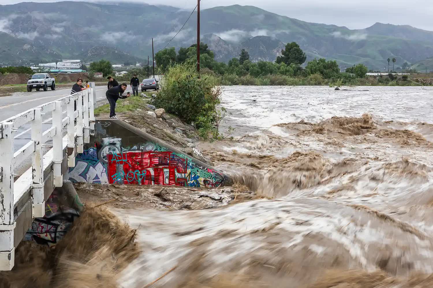 Mỹ hứng mưa lũ kinh hoàng tuần lễ Giáng Sinh, California ngập trong bùn đất - Ảnh 5