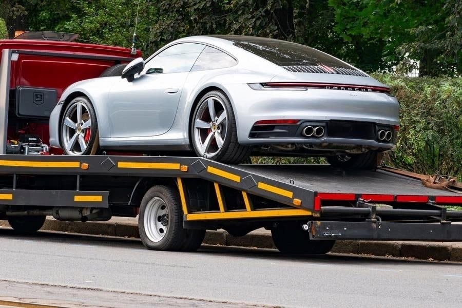 Hàng trăm xe Porsche tại Nga ngừng hoạt động một cách bí ẩn - Ảnh 1