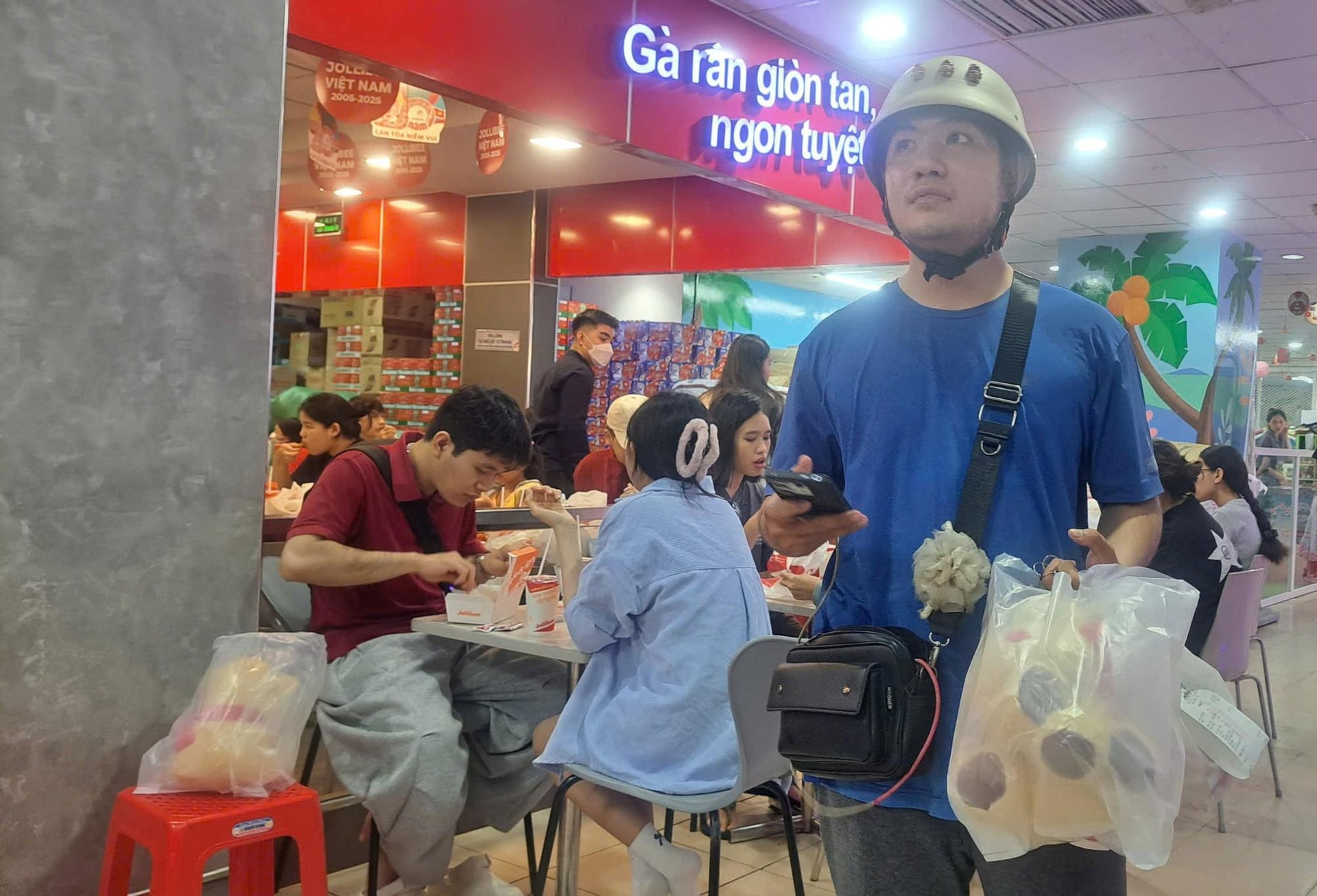Gà rán Jollibee đang gây bão vì "săn tuần lộc" ở Việt Nam: Lãi đem về cho chủ Philippines tăng 45% lên gần 700 tỷ đồng trong 9T2025 - Ảnh 2