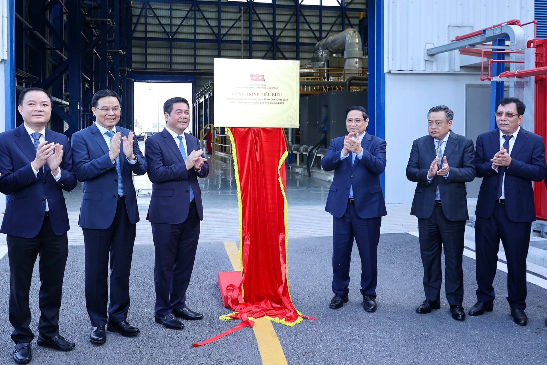 Khánh thành nhà máy tỷ USD “10 nhất” lần đầu tiên ở Việt Nam, Thủ tướng đánh giá là “dự án kiểu mẫu” - Ảnh 5