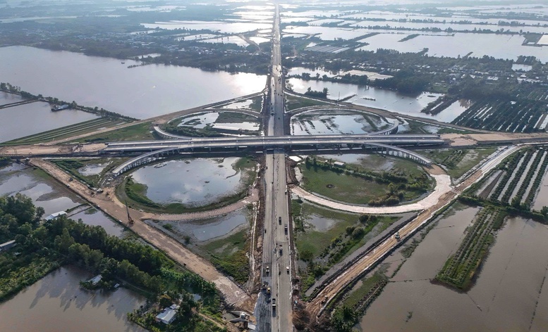 Phó Thủ tướng Trần Hồng Hà thị sát toàn tuyến cao tốc Cần Thơ-Cà Mau trước giờ khánh thành, thông xe kỹ thuật - Ảnh 4