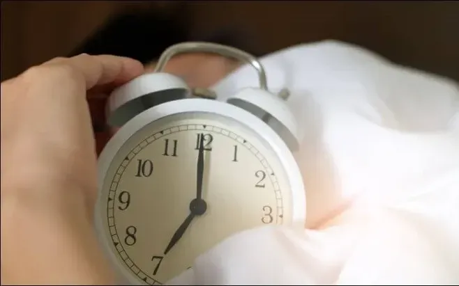 Nhật Bản thiệt hại hơn 6 tỷ USD mỗi năm do người dân ngủ lệch nhịp - Ảnh 1