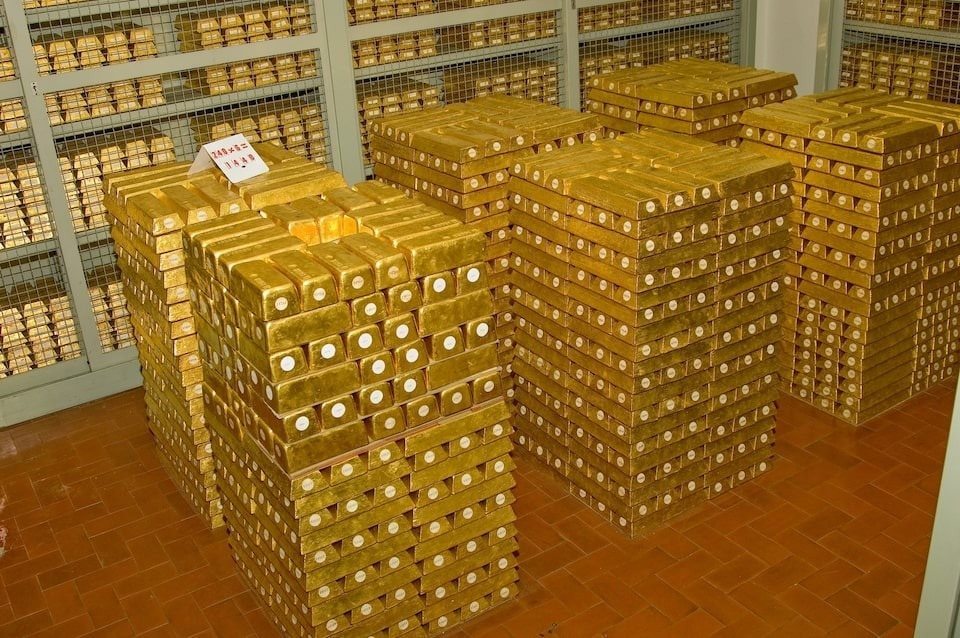 Chủ nhân kho vàng trị giá hơn 300 tỷ USD nhận cảnh báo từ châu Âu - Ảnh 1