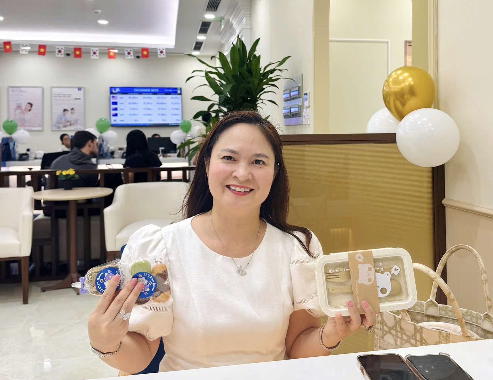 Ngân hàng Shinhan khởi động mùa lễ hội 2025 bằng tuần lễ tri ân rực rỡ - Ảnh 2