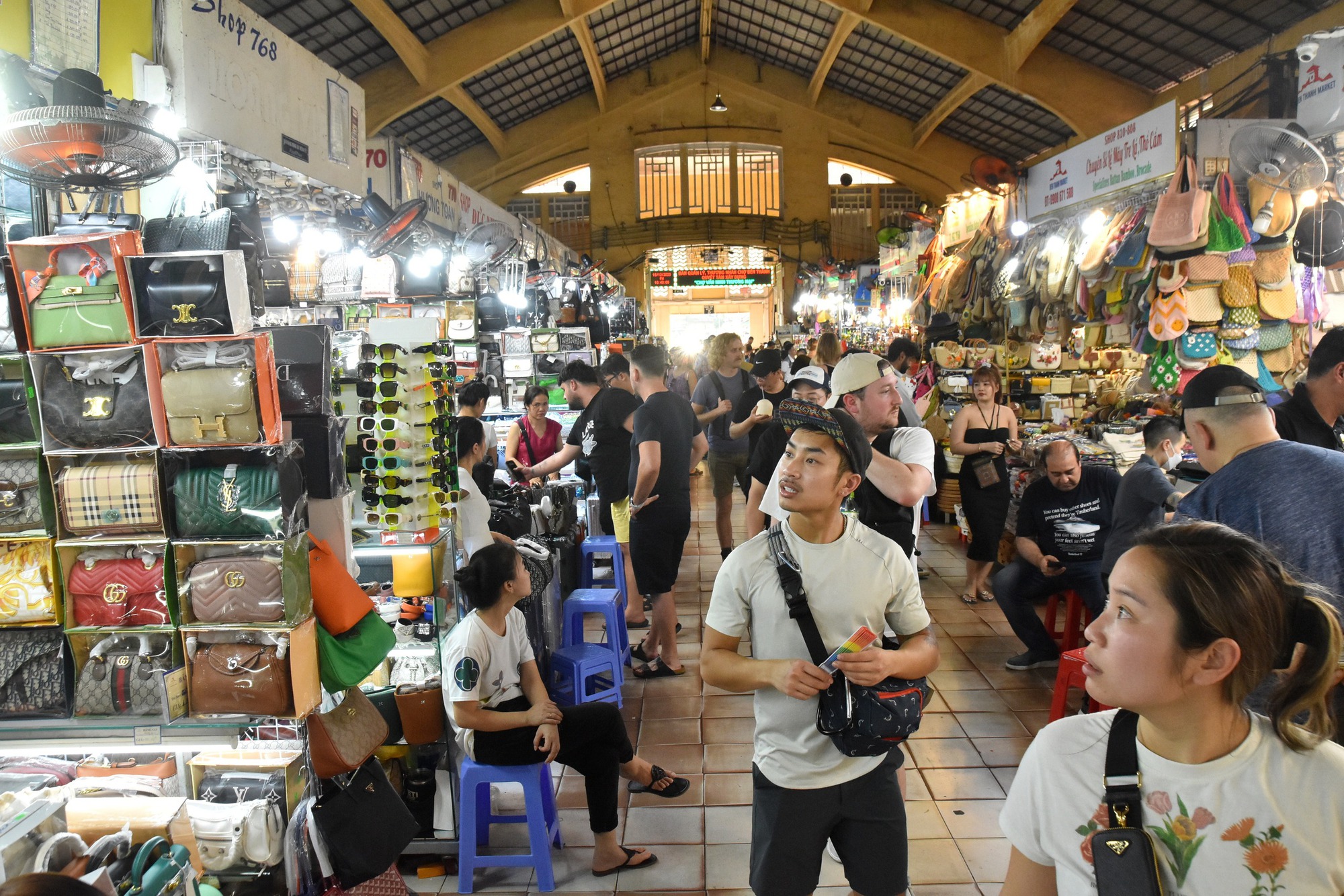 Hơn 18,3 ngàn hộ kinh doanh bỏ thuế khoán, tự nguyện chuyển sang phương pháp kê khai - Ảnh 1