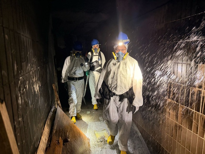 Cháy chung cư ở Hồng Kông: Sự thật khắc nghiệt bên trong các căn hộ cháy đen - Ảnh 6