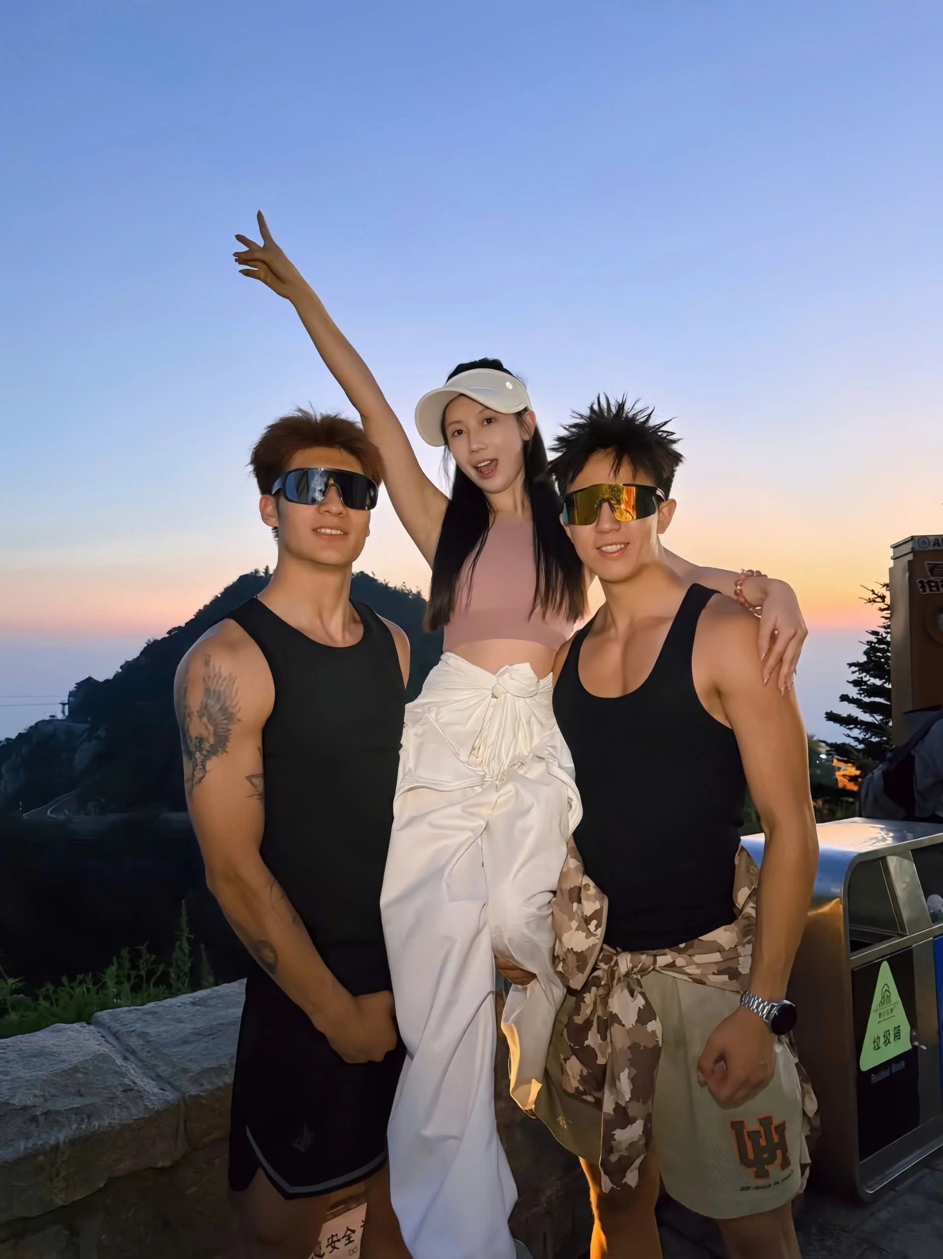 Kinh tế “trai đẹp” bùng nổ ở Trung Quốc: Khi đàn ông biến ngoại hình thành nghề hái ra tiền - Ảnh 3