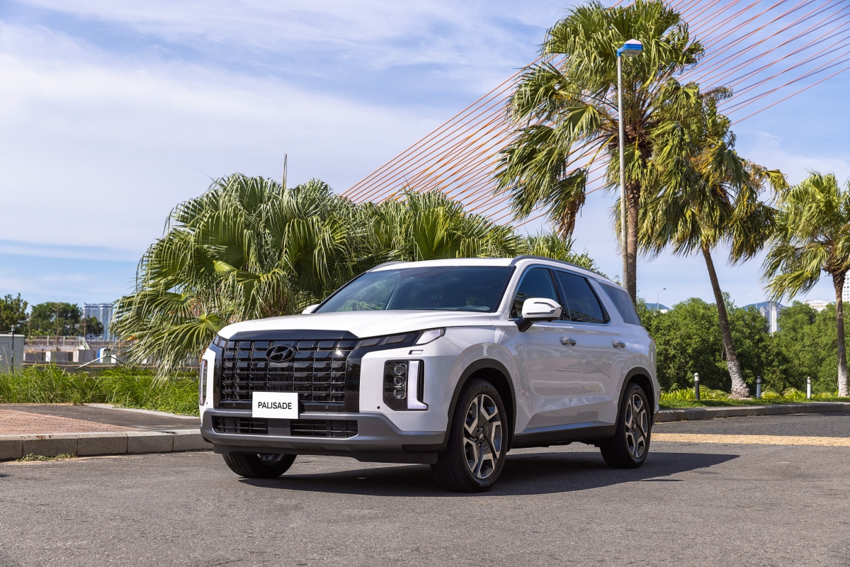 Tháng này, Hyundai Palisade giảm giá tối đa 200 triệu, Santa Fe 180 triệu - Ảnh 1