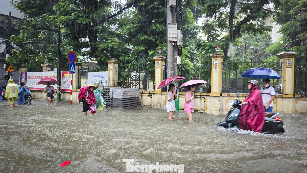 Hà Nội triển khai hàng loạt công trình khẩn cấp chống ngập trước mùa mưa 2026 - Ảnh 1
