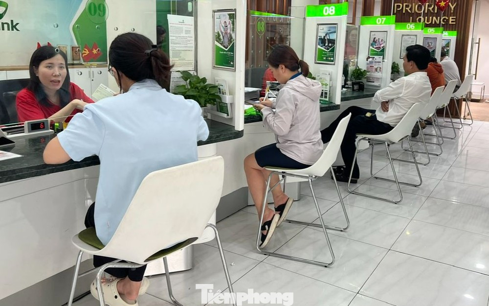 Lý do người dân ồ ạt gửi tiền ngân hàng - Ảnh 2