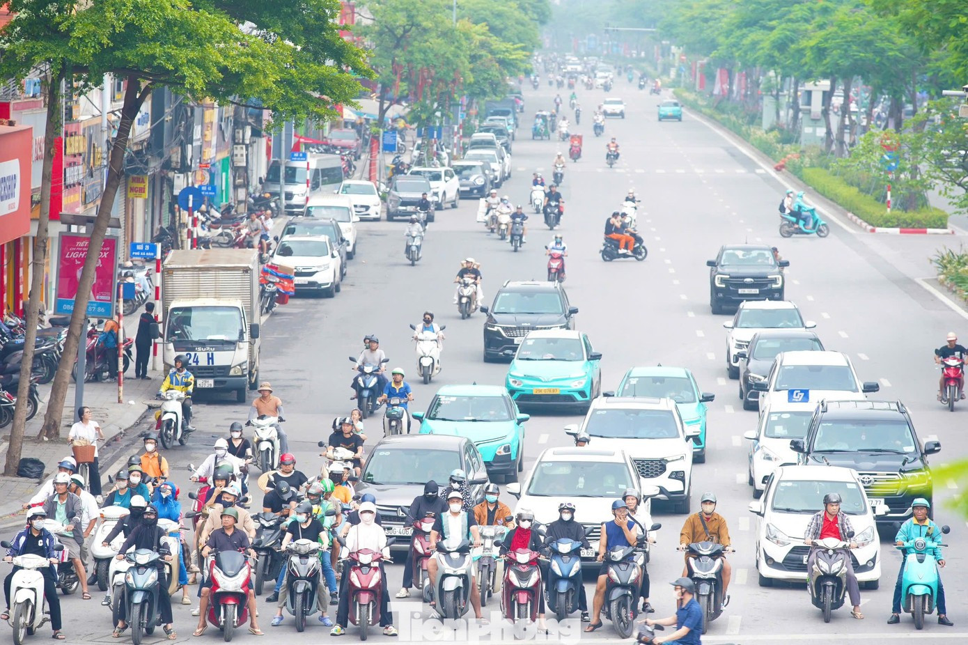 Chuyển đổi xe xăng sang xe điện Vành đai 1: Tránh gây 'cú sốc" giao thông và xã hội - Ảnh 1