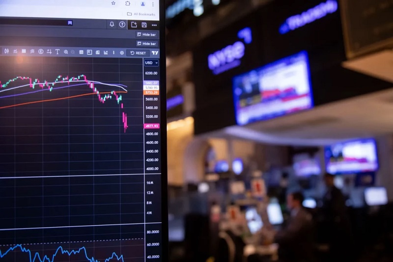 Các gia đình siêu giàu chuyển hàng tỷ đô từ cổ phiếu sang bất động sản, tiền số trong năm 2025 - Ảnh 1