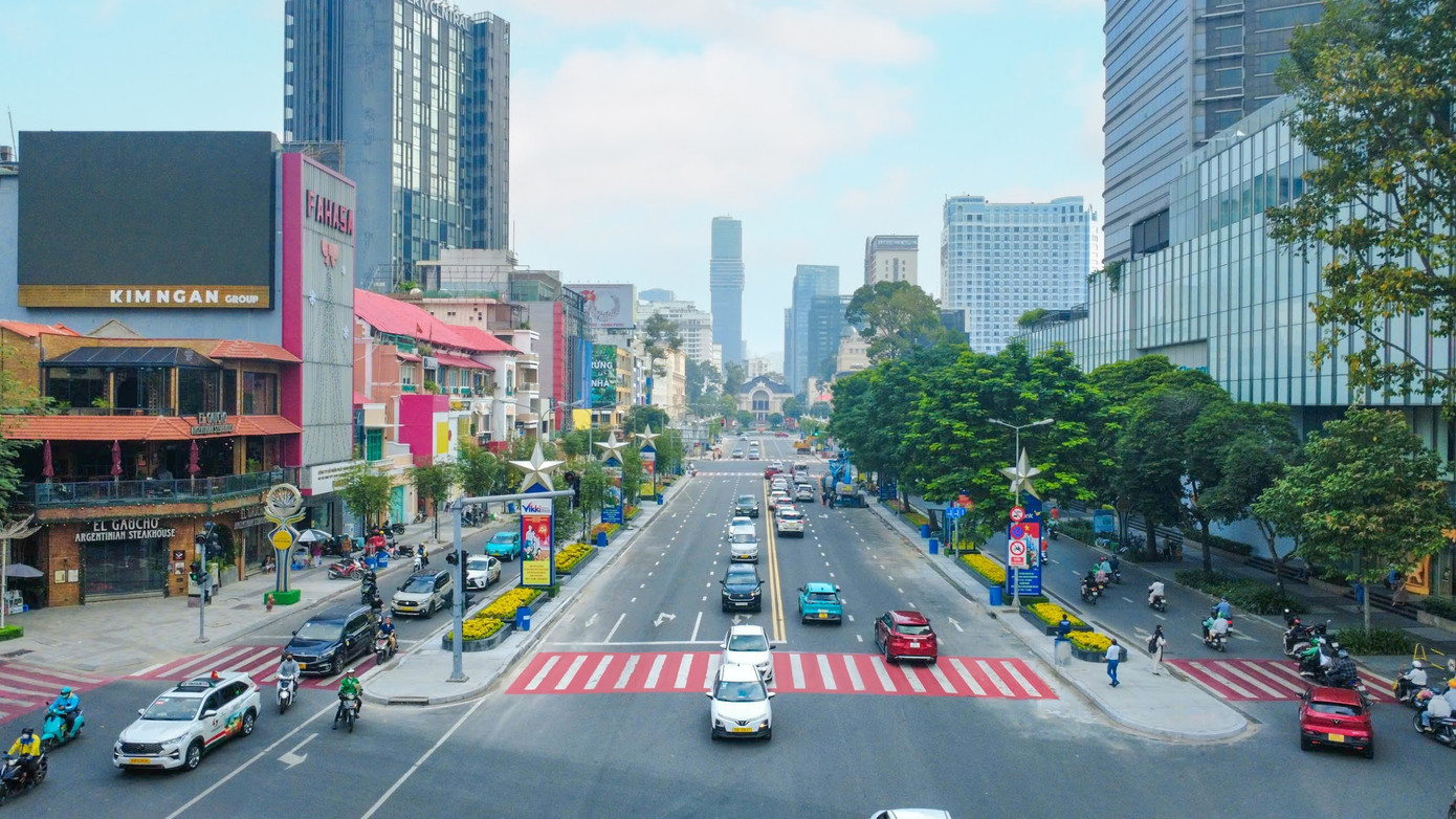 Khang Điền hoàn tất chỉnh trang đường Lê Lợi, diện mạo mới cho trục trung tâm TP.HCM - Ảnh 2