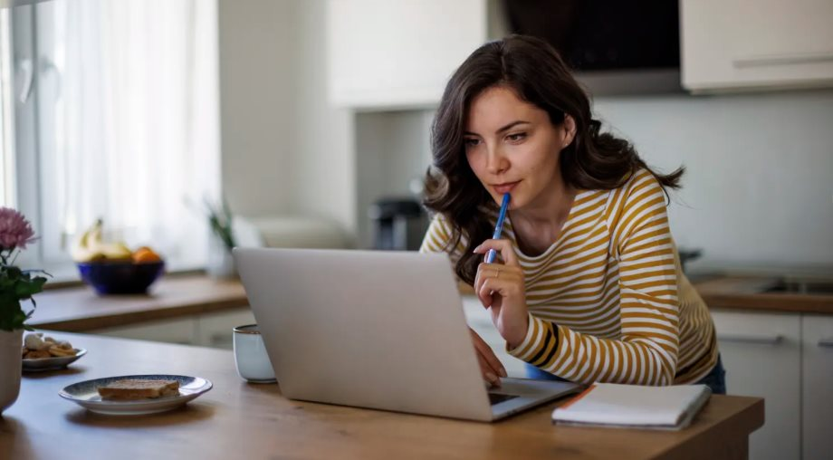 Chuyên gia chỉ điểm 1 tài sản an toàn nhưng không giúp làm giàu, giữ càng lâu càng mất giá, có trong két sắt mọi nhà - Ảnh 1